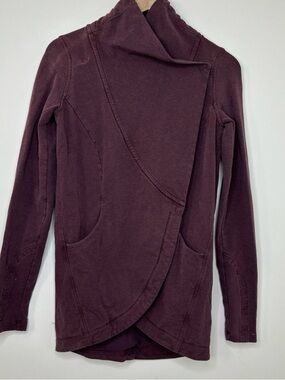 EUC Lululemon That’s a Wrap in burgundy - size 6